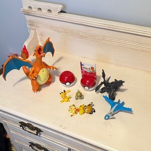 Charizard pikachu pokemon lot toy